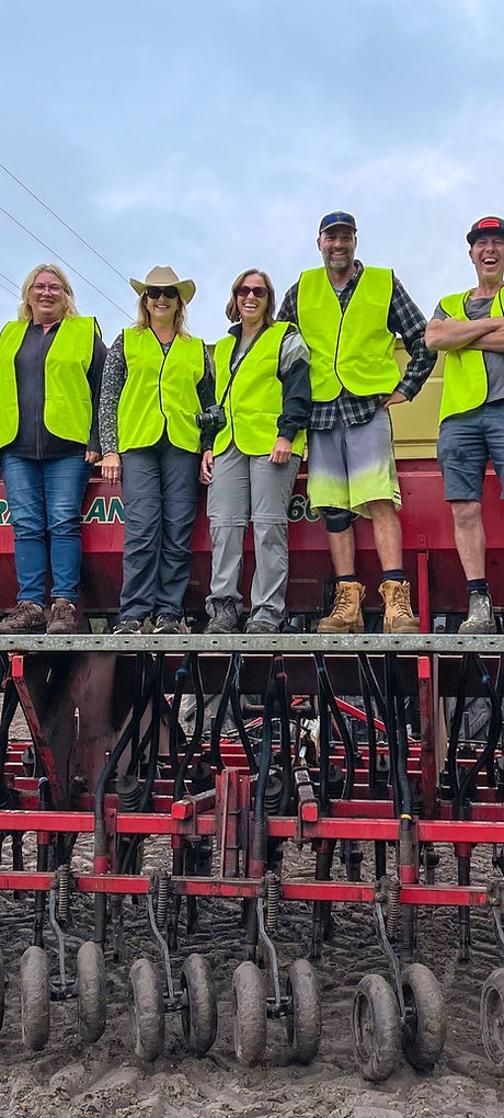 Tour%20group%20on%20Combine%20-%20best_e